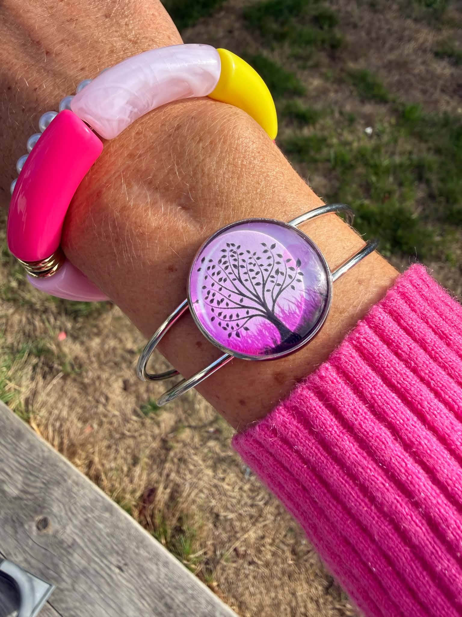 Bracelet manchette avec insertion arbre de vie rose